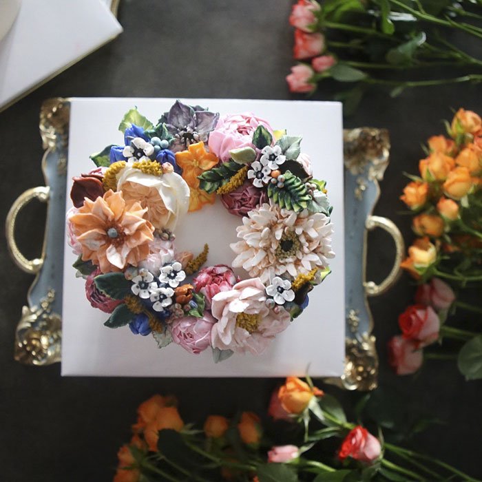 Gorgeous Cakes Decorated With Lifelike Buttercream Flowers By Atelier Soo 23