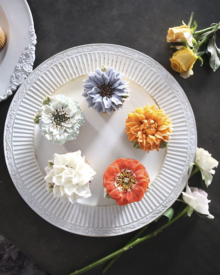 Gorgeous Cakes Decorated With Lifelike Buttercream Flowers By Atelier Soo 7