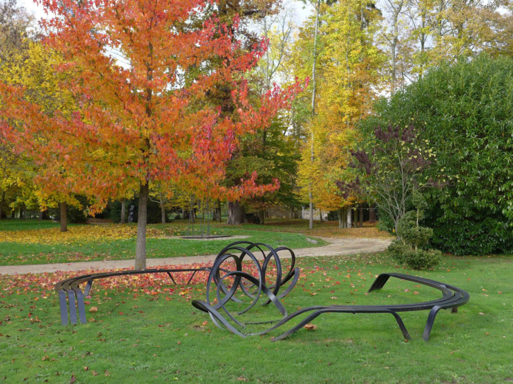 Sculptural Twisted Spaghetti Like Benches By Pablo Reinoso 5