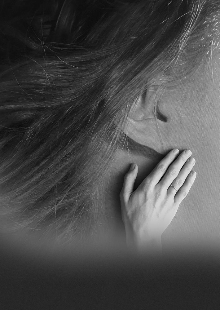 Introspective And Emotional Photo Realism Portraits By Viktoria Savenkova 15