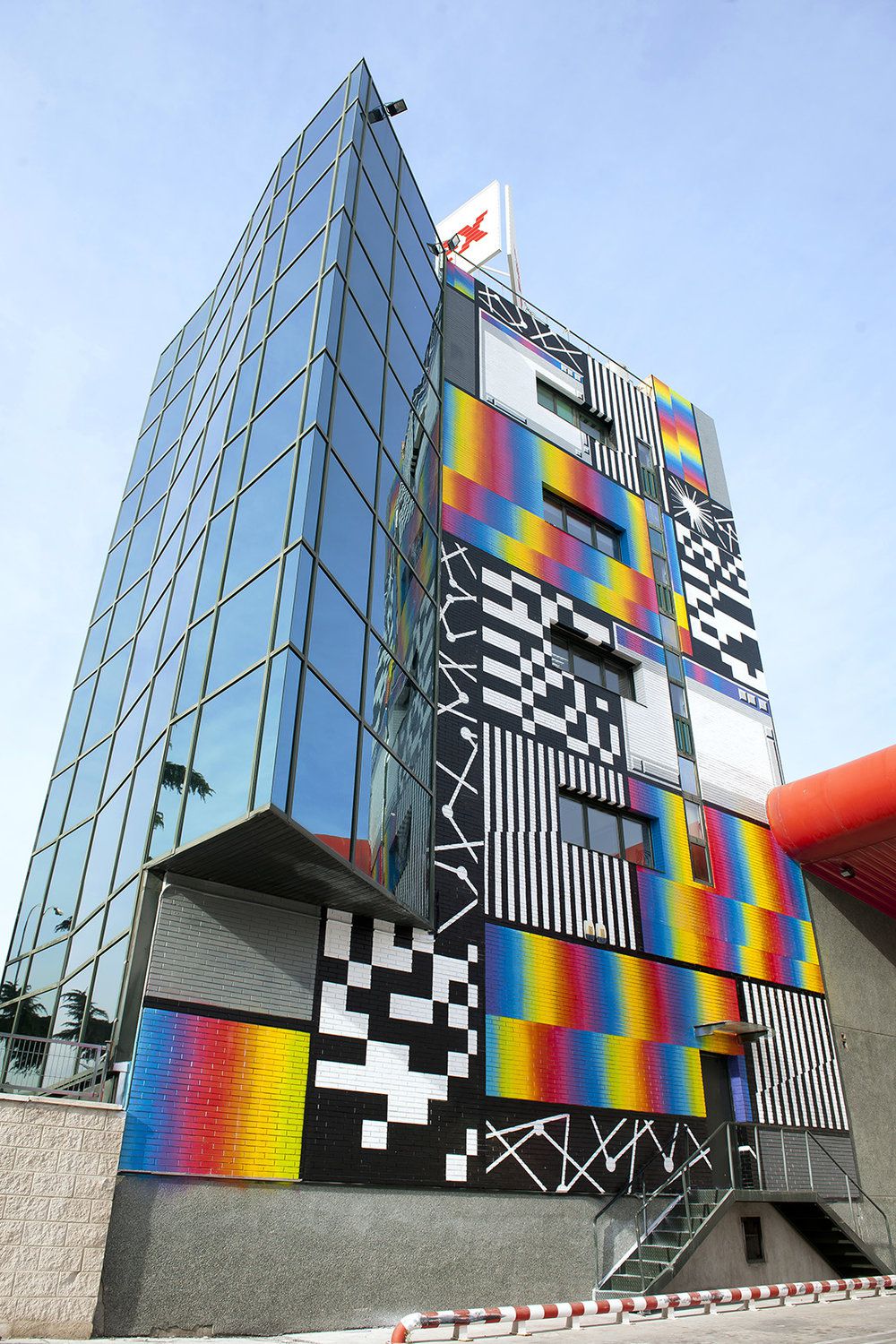 Chromatic 80s Style Murals By Felipe Pantone 11