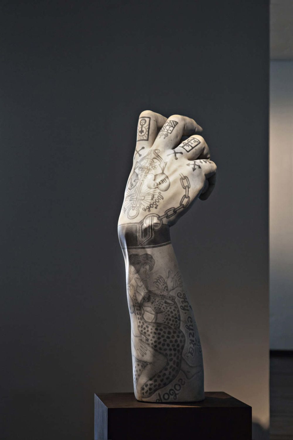 Classical Marble Sculptures Covered With Traditional Far Eastern Tattoos By Fabio Viale 12