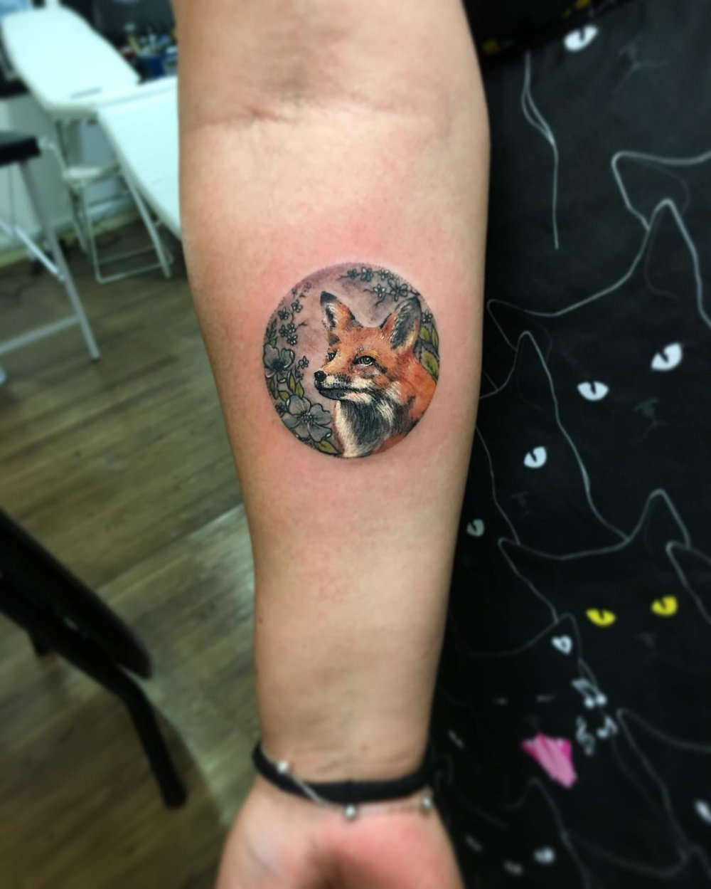 Dazzlingly Beautiful Illustration Tattoos Inside Tiny Circles By Eva Krbdk 22