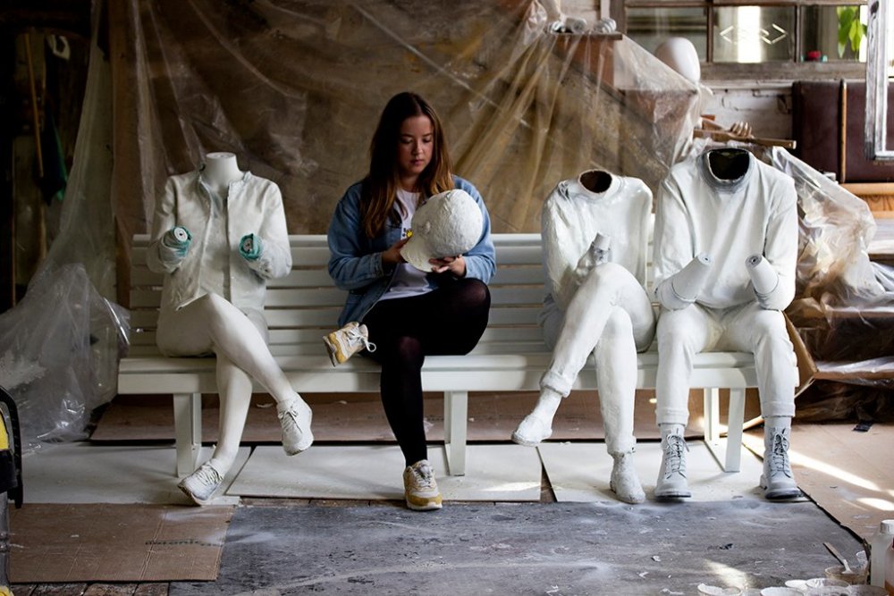 Absorbed By Light Sculptures About Smartphones Addiction By Karoline Hinz And Gali May Lucas 10