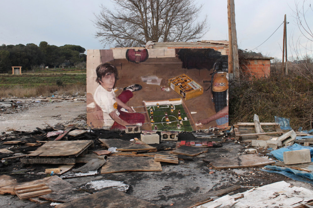 Large Scale Murals Of Family Photographs By Mohamed Lghacham 6