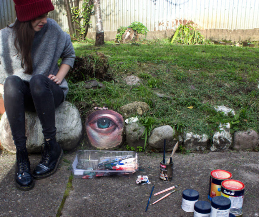 Human Eyes Painted On Found Stones By Jennifer Allnutt 5