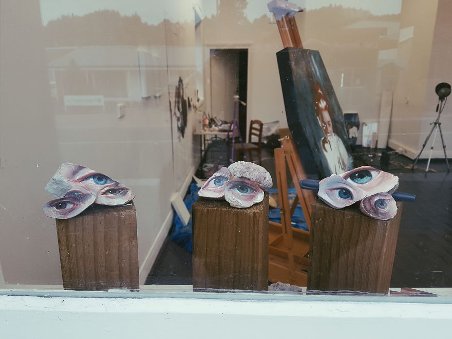 Human Eyes Painted On Found Stones By Jennifer Allnutt 9