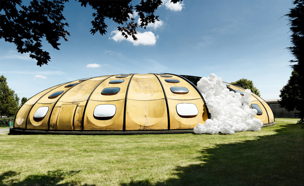 Invasions Dreamlike Balloon Interventions By Charles Petillon 8