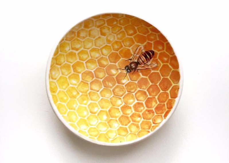 Enchanting Ceramic Vases Illustrated With Elegant Figures By Niharika Hukku 16