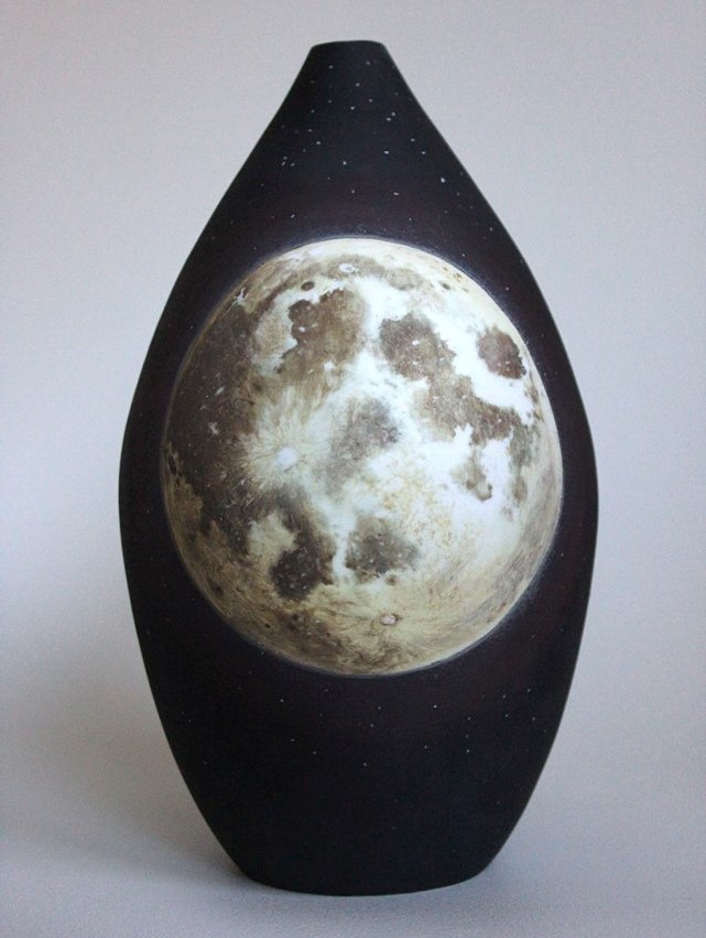 Enchanting Ceramic Vases Illustrated With Elegant Figures By Niharika Hukku 25