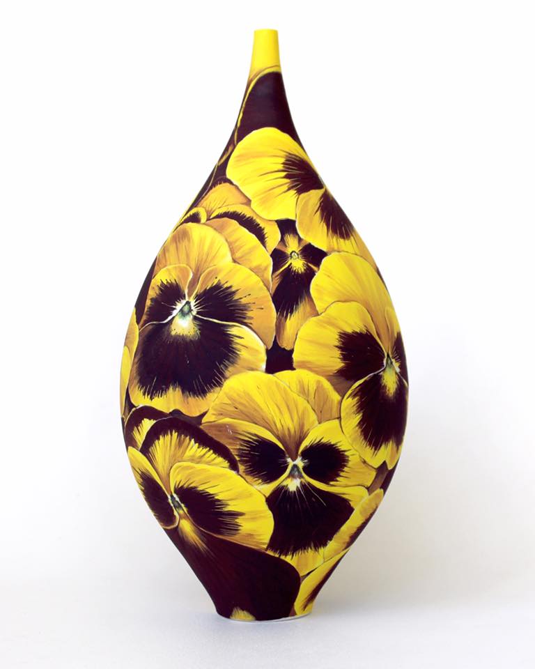 Enchanting Ceramic Vases Illustrated With Elegant Figures By Niharika Hukku 3