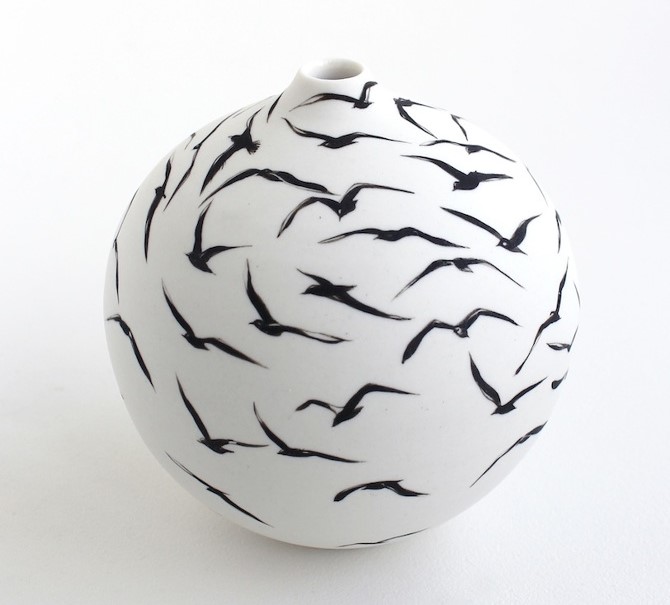 Enchanting Ceramic Vases Illustrated With Elegant Figures By Niharika Hukku 34