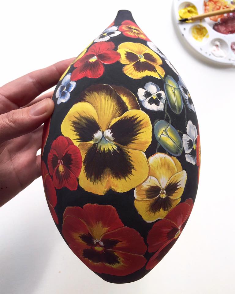 Enchanting Ceramic Vases Illustrated With Elegant Figures By Niharika Hukku 4