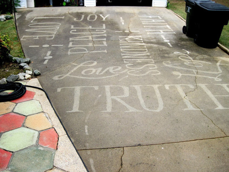 Gorgeous Figures Painted With A Power Washer On Dirty Driveways By Dianna Wood 10