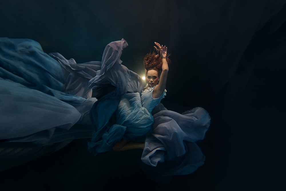 "Silver Swallow": a majestic underwater photography series by Ilse Moore 2