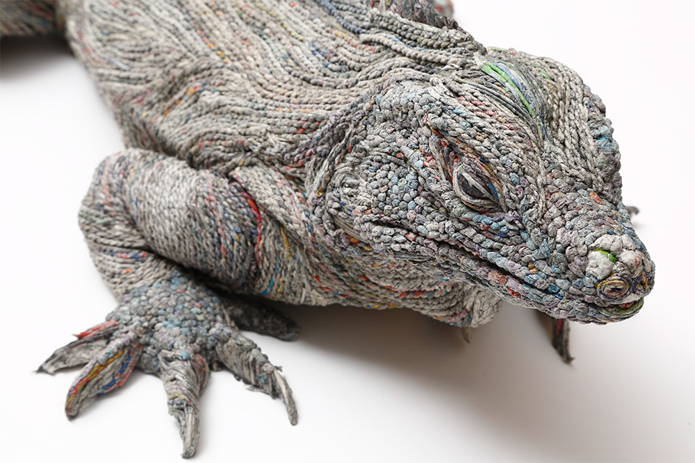 Stunning Lifelike Animal Sculptures Made From Thousands Of Densely Rolled Newspaper By Chie Hitotsuyama 5