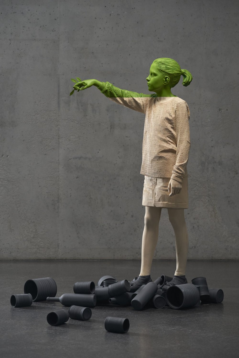 Dreamlike Figurative Wood Sculptures That Highlight Our Social And Environmental Issues By Willy Verginer 1