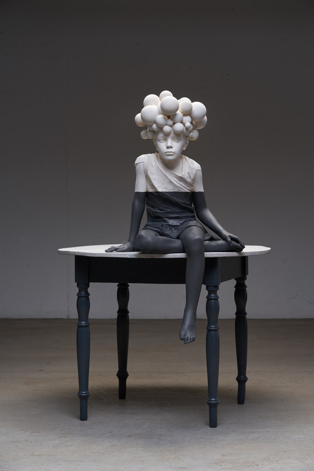 Dreamlike Figurative Wood Sculptures That Highlight Our Social And Environmental Issues By Willy Verginer 11