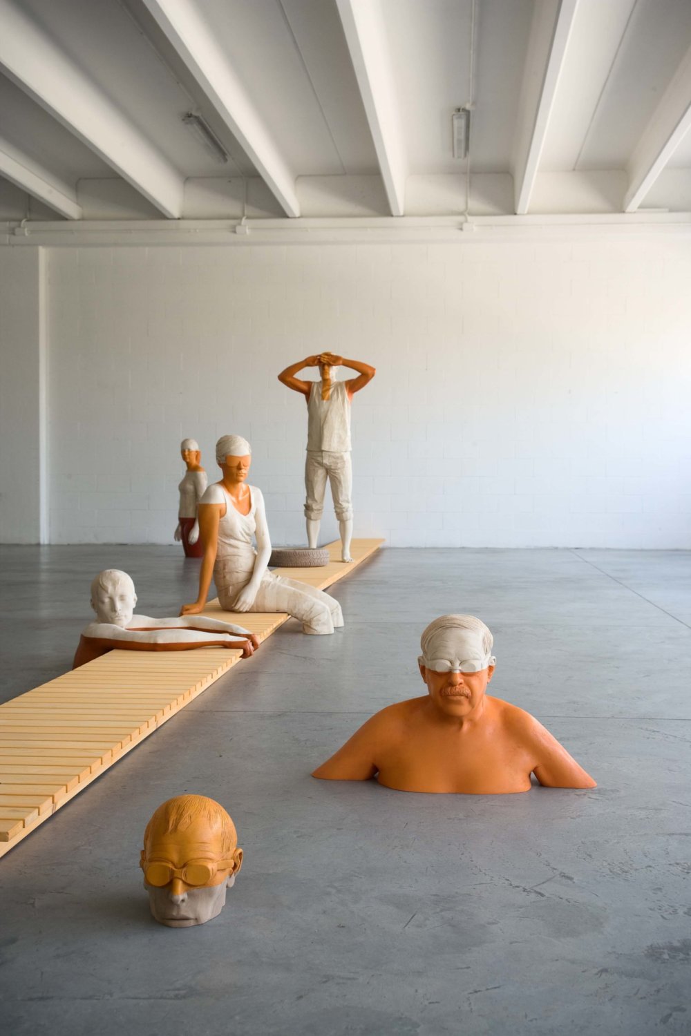 Dreamlike Figurative Wood Sculptures That Highlight Our Social And Environmental Issues By Willy Verginer 13