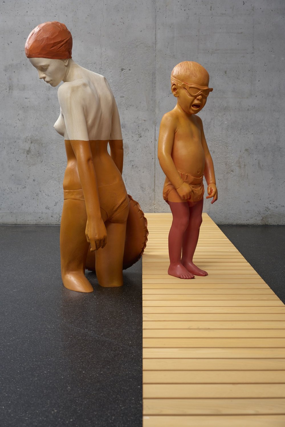 Dreamlike Figurative Wood Sculptures That Highlight Our Social And Environmental Issues By Willy Verginer 8