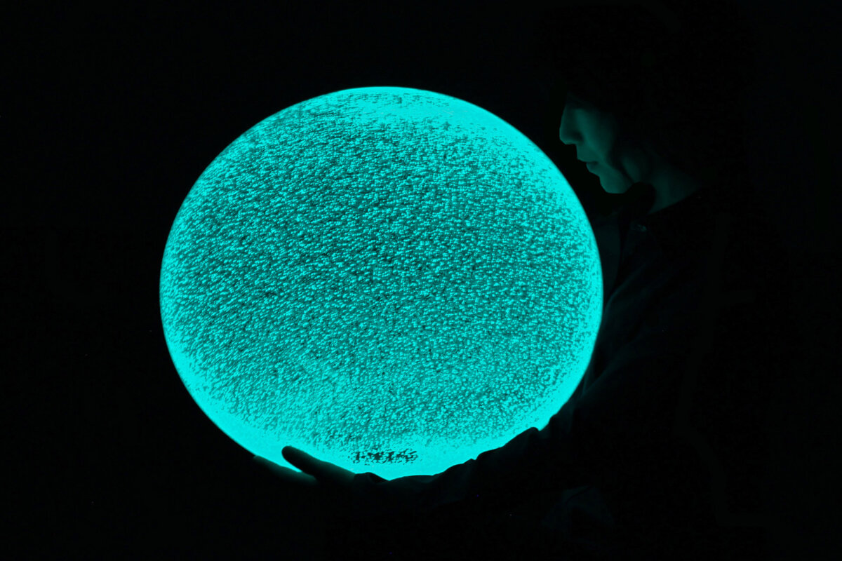 Liquid Sunshine Fascinating Glow In The Dark Glass Sculptures By Rui Sasaki 13