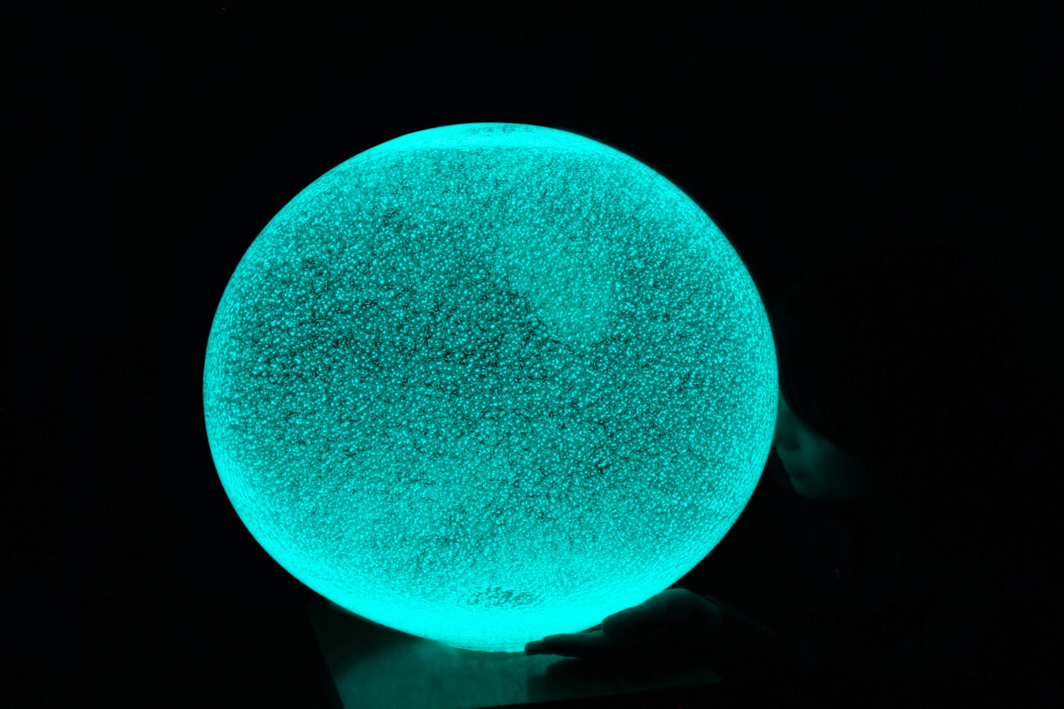 Liquid Sunshine Fascinating Glow In The Dark Glass Sculptures By Rui Sasaki 14