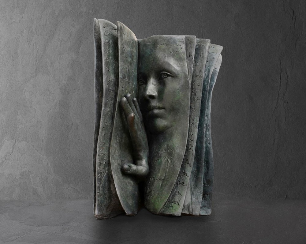 Stunningly Surreal Sculptures Of Human Faces Emerging From Book Pages By Paola Grizi 14