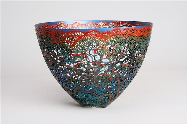 Superb Wood Vases Carved With Intricate Wildlife Landscapes By Gordon Pembridge 15