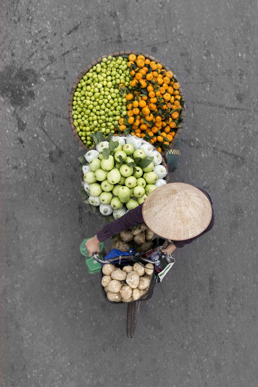 Merchants In Motion Wonderful Photography Series On Vietnams Street Vendors By Loes Heerink 3