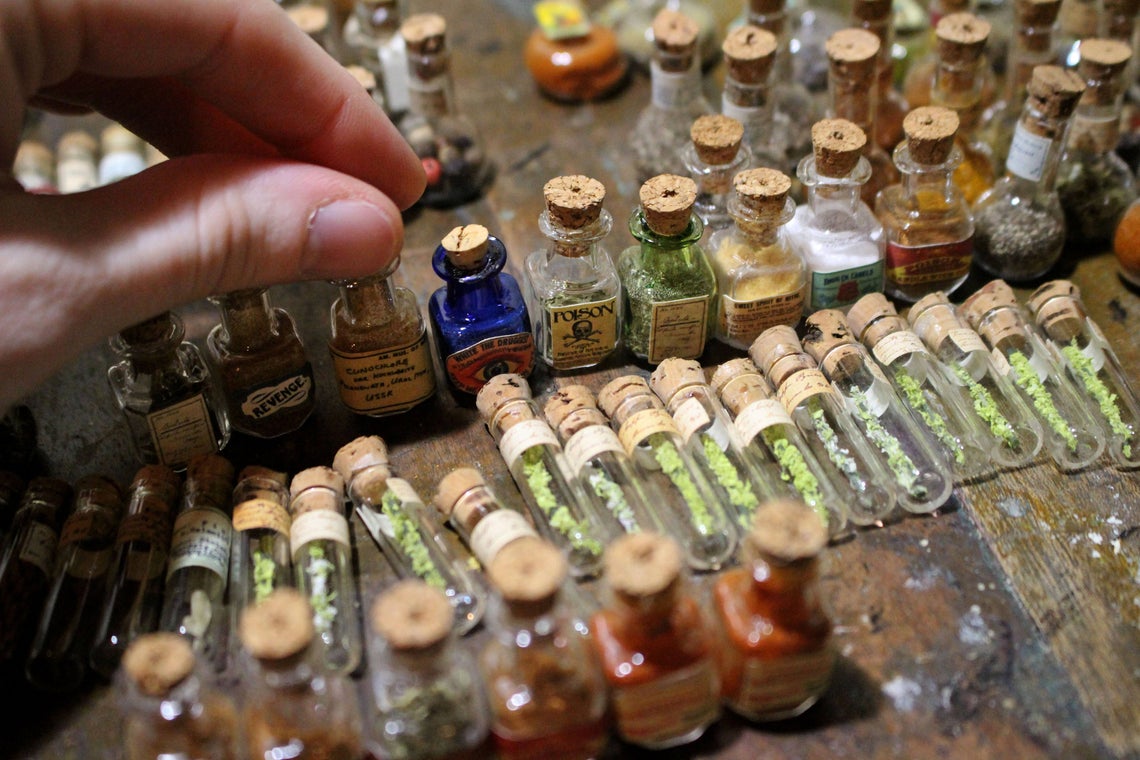 Whimsical And Intricate Miniatures Of Vintage Objects By Lauren Delaney George 1