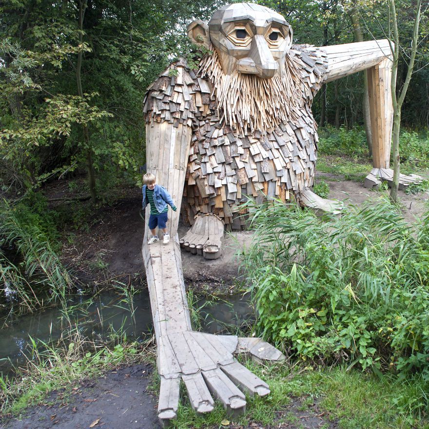 Giant Recycled Wood Sculptures Hidden In Copenhagens Green Spaces By Thomas Dambo 15
