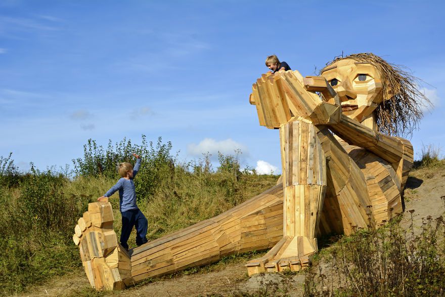 Giant Recycled Wood Sculptures Hidden In Copenhagens Green Spaces By Thomas Dambo 9