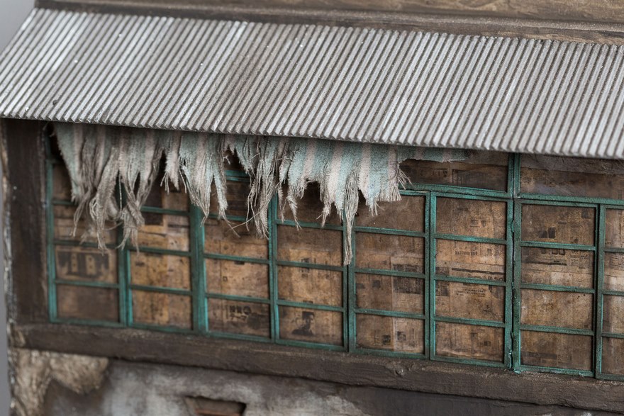 The Ultra Detailed Realistic Miniatures Of Urban Scenarios Inspired By Decaying City Areas Of Joshua Smith 11