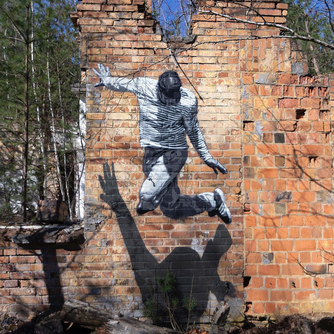 Jump And Climb Amazing Black And White Murals Of People In Movement By Anders Gjennestad 13