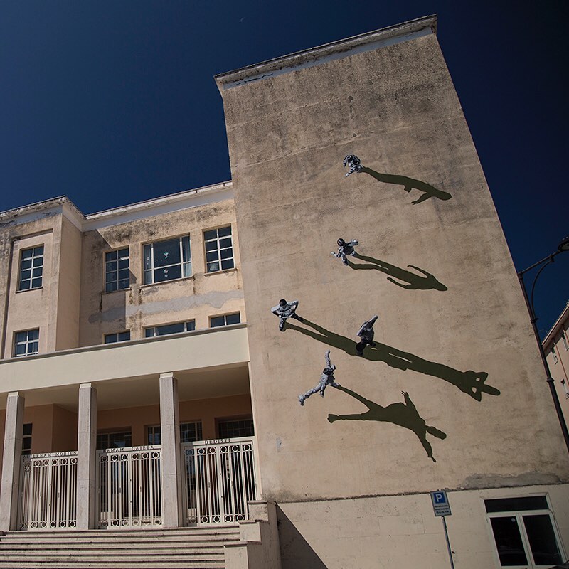 Jump And Climb Amazing Black And White Murals Of People In Movement By Anders Gjennestad 7