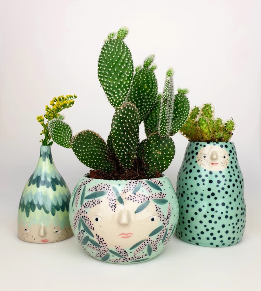 Lovely Porcelain Pieces Patterned With Quirky Cartoon Like Figures By Sandra Apperloo 13