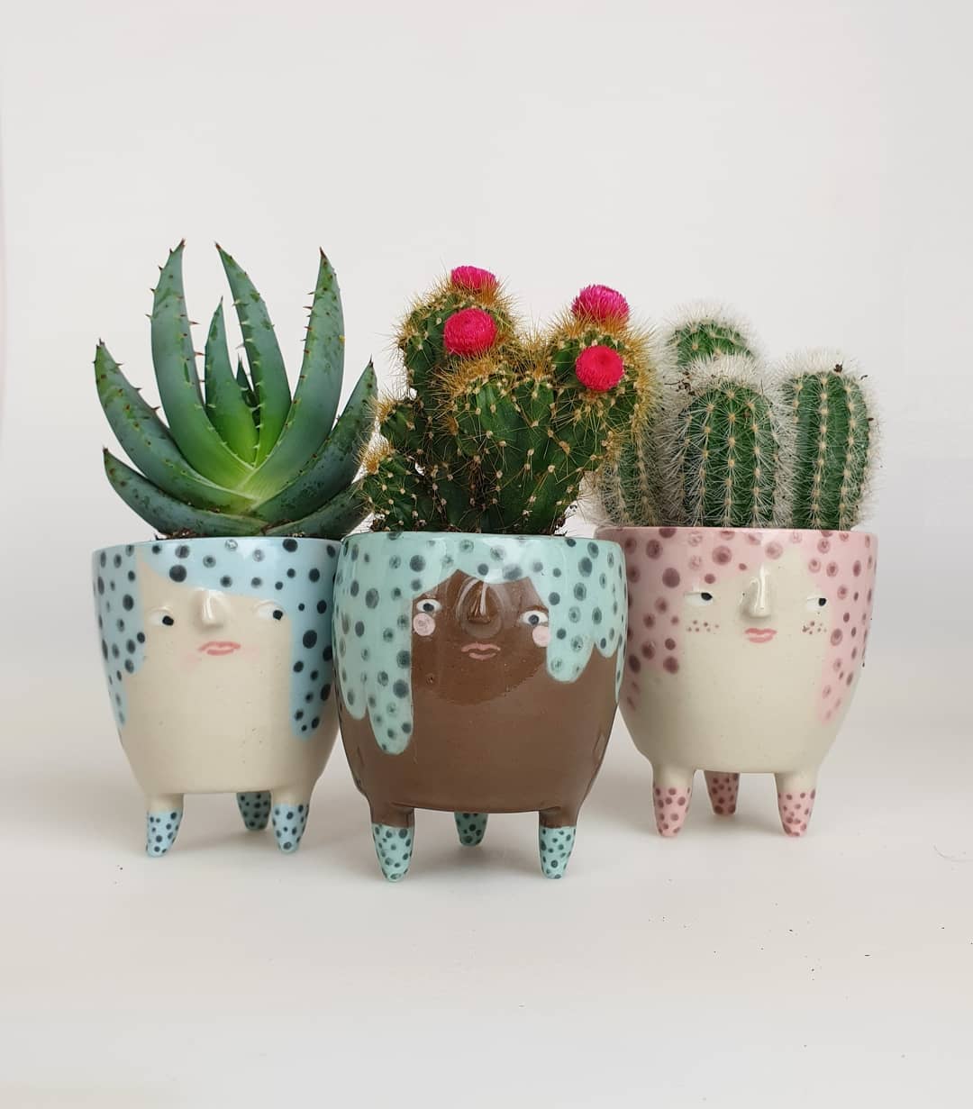 Lovely Porcelain Pieces Patterned With Quirky Cartoon Like Figures By Sandra Apperloo 15