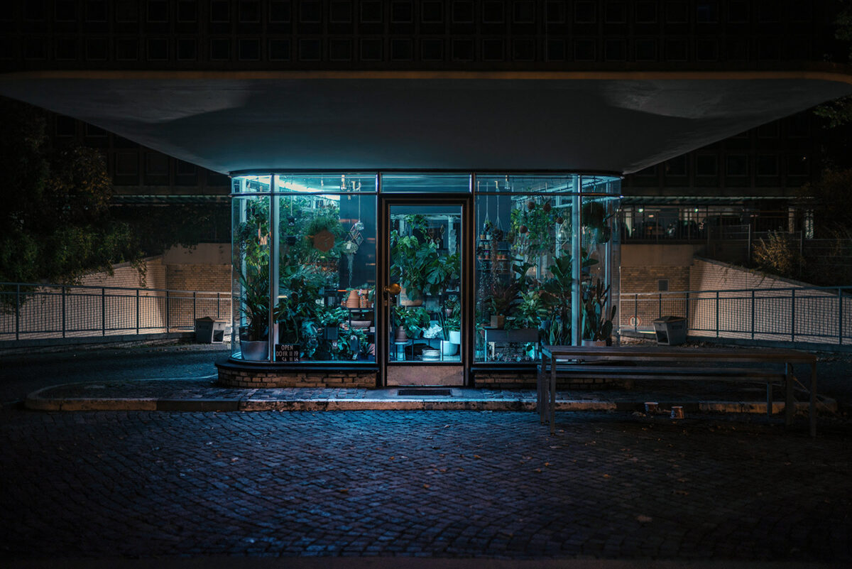 After Hours A Captivating Night Street Photography Series By Mark Broyer 15