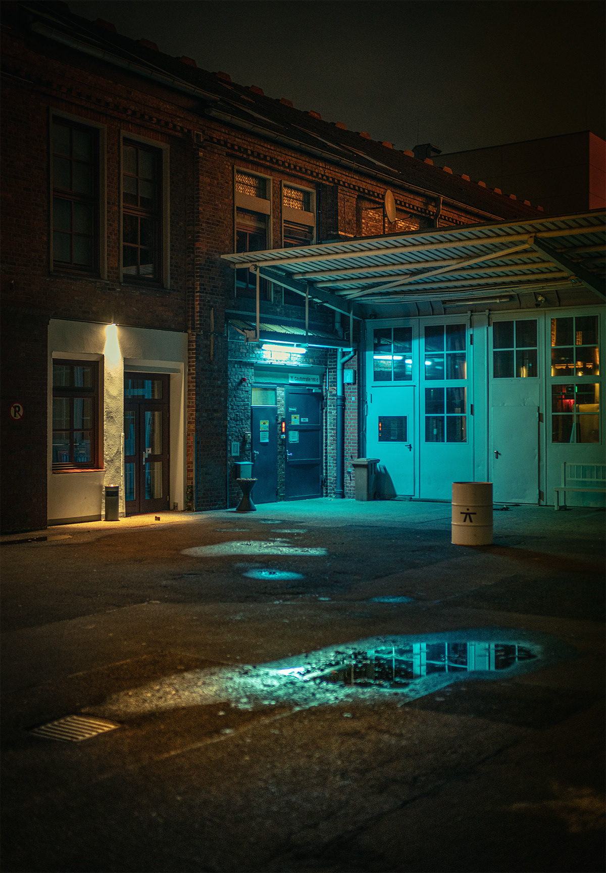 After Hours A Captivating Night Street Photography Series By Mark Broyer 16