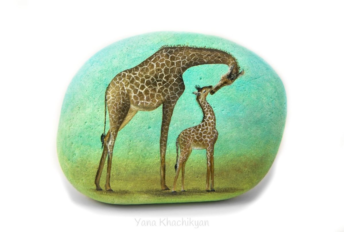 Miniature Worlds Of Tiny Creatures Painted On Stones By Yana Khachikyan 14