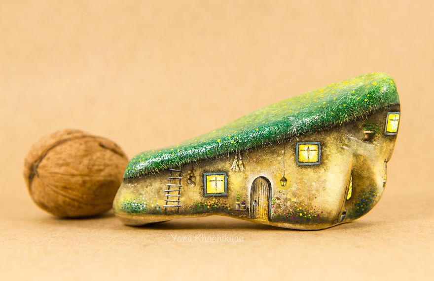 Miniature Worlds Of Tiny Creatures Painted On Stones By Yana Khachikyan 19