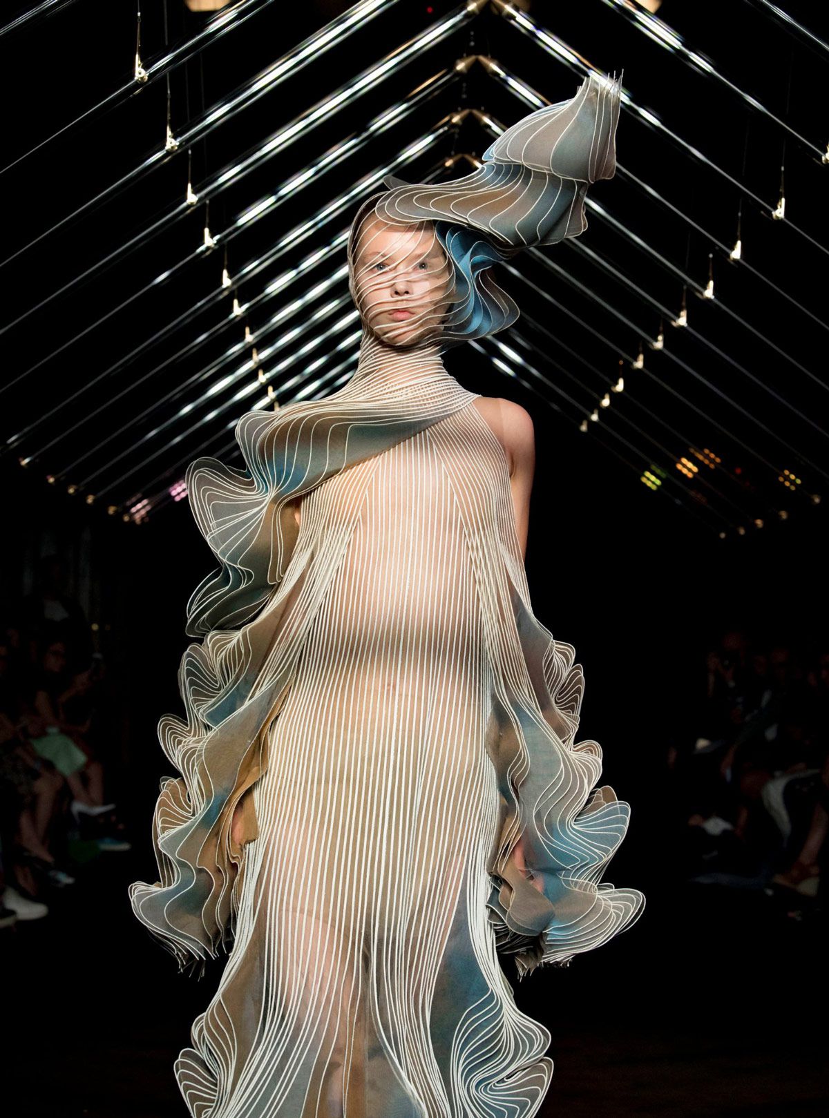 Organic Shaped Clothes Mesmerizing Garments By Iris Van Herpen 1