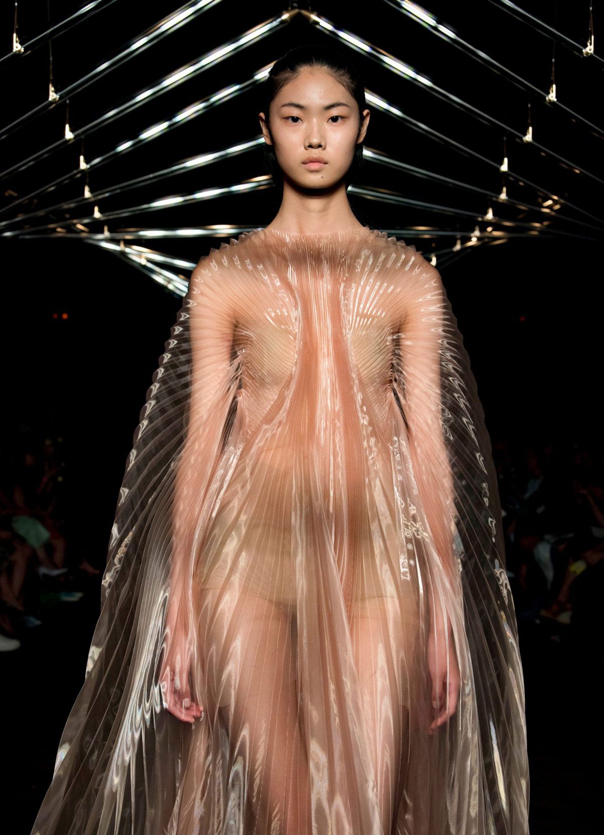 Organic Shaped Clothes Mesmerizing Garments By Iris Van Herpen 14