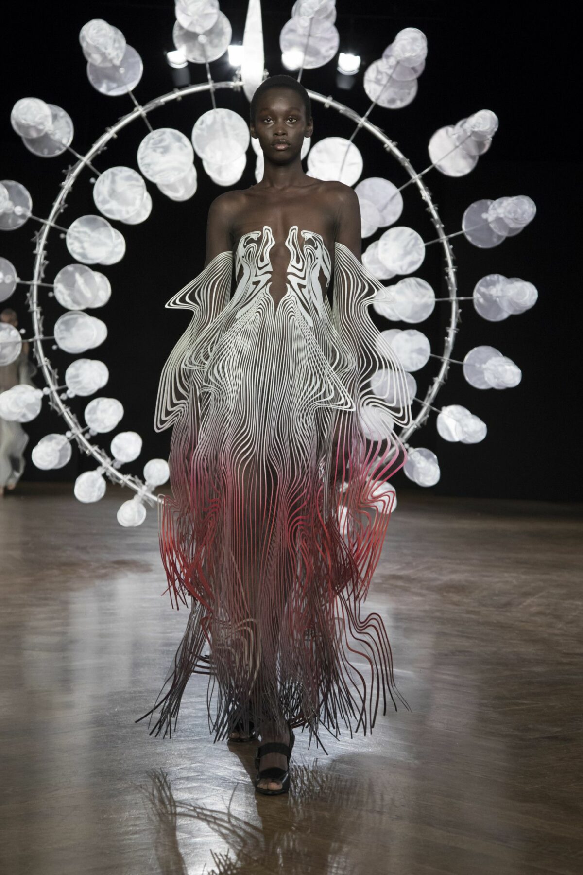 Organic Shaped Clothes Mesmerizing Garments By Iris Van Herpen 16
