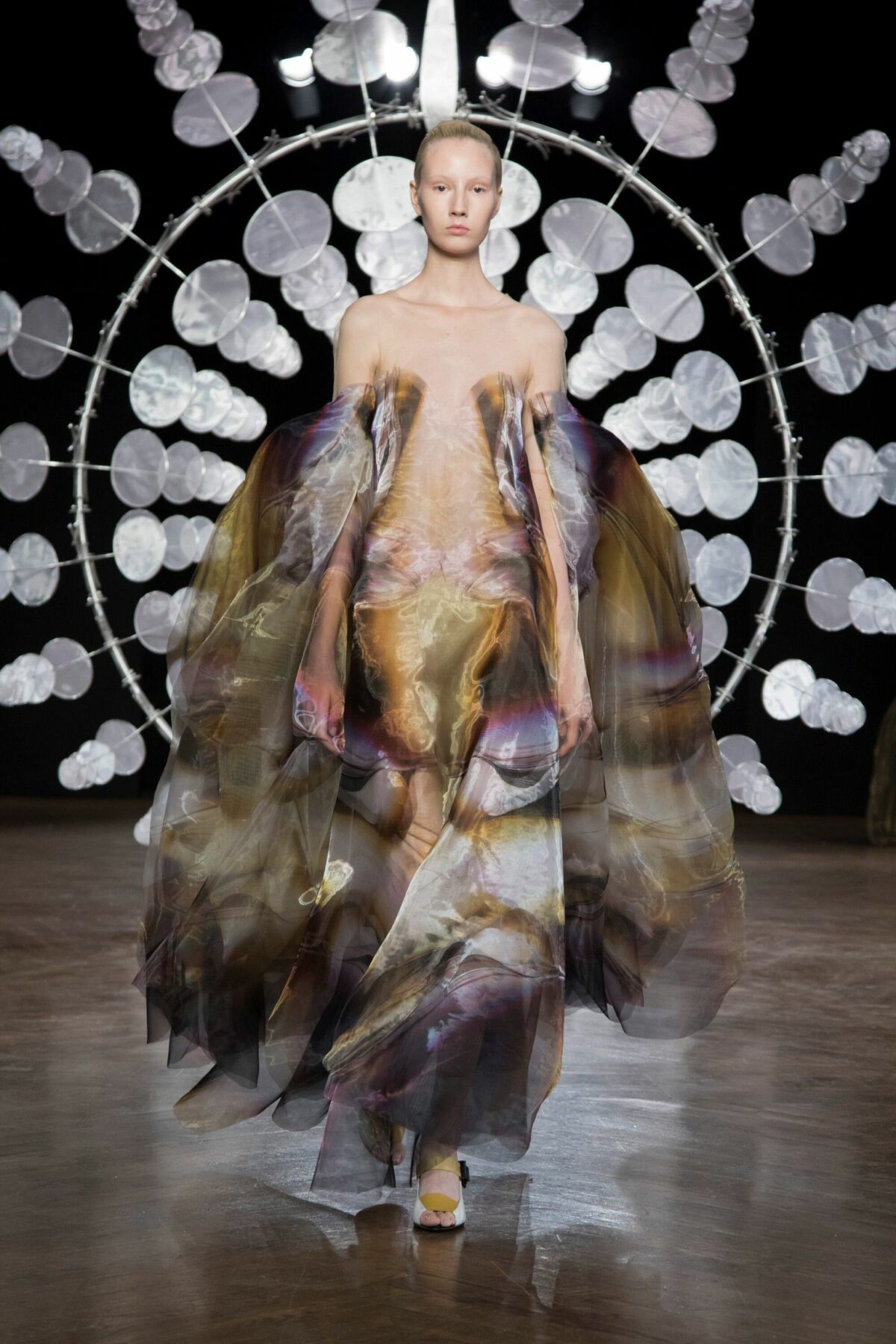 Organic Shaped Clothes Mesmerizing Garments By Iris Van Herpen 17