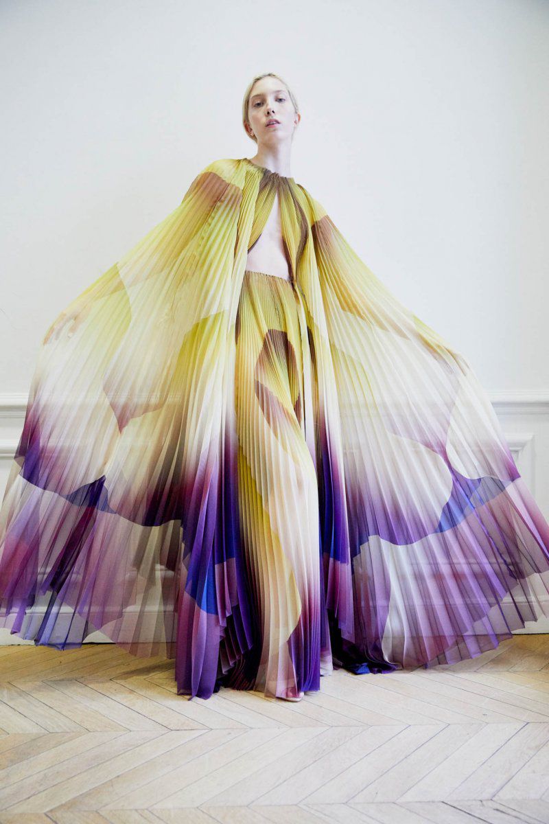 Organic Shaped Clothes Mesmerizing Garments By Iris Van Herpen 4