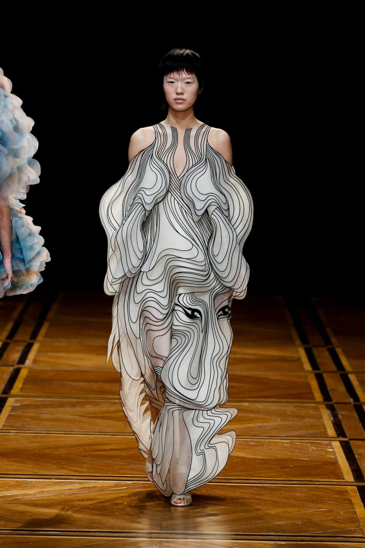Organic Shaped Clothes Mesmerizing Garments By Iris Van Herpen 7