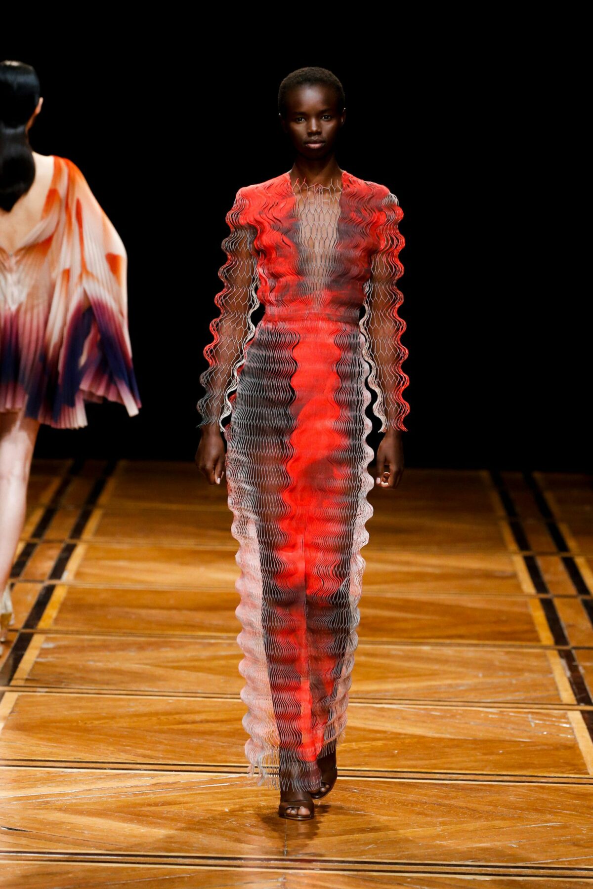 Organic Shaped Clothes Mesmerizing Garments By Iris Van Herpen 9