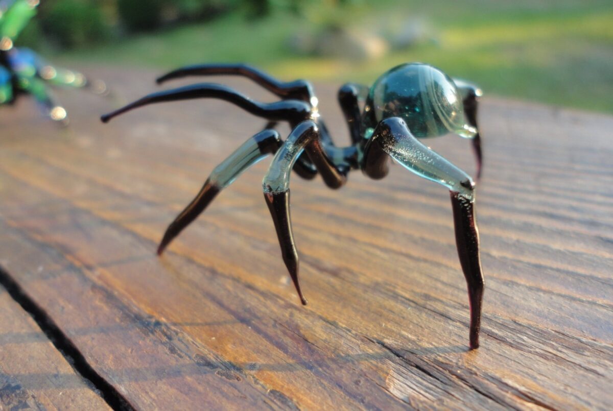 Striking Spider Glass Sculptures By Nikita Drachuk 10
