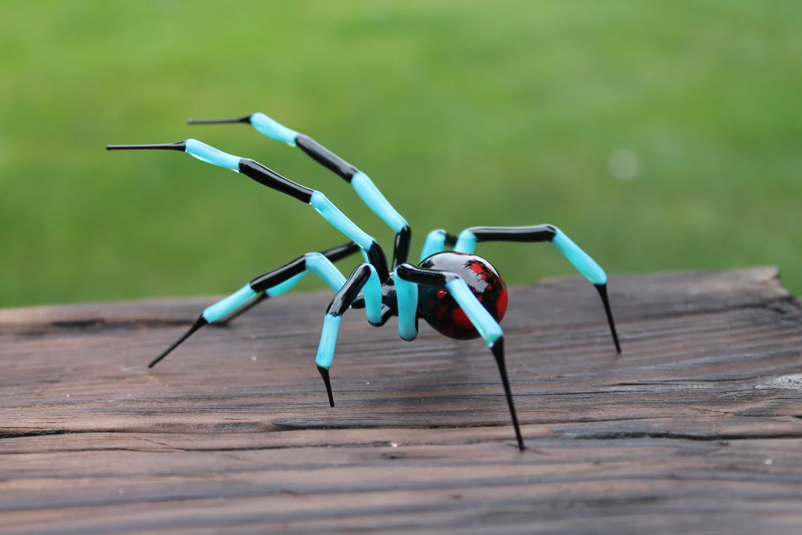 Striking Spider Glass Sculptures By Nikita Drachuk 17